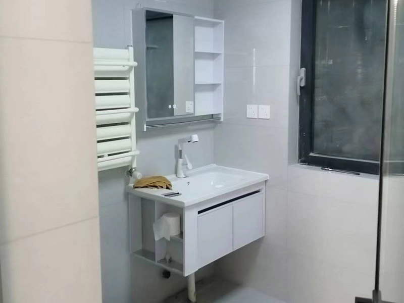 衛(wèi)生間砸磚重做防水大概要多少錢