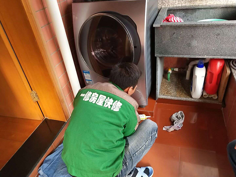 白云區廚房漏水怎么辦_廣州白云區廚房漏水到樓下怎樣維修(圖2)
