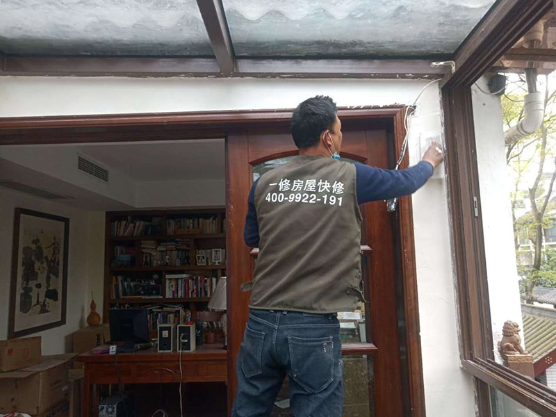 南京江寧區墻面局部維修(圖1) 南京江寧區墻面局部維修(圖1)