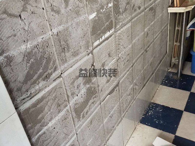 瓷磚掉了只有敲掉重新貼嗎，來(lái)看看墻上的瓷磚掉了怎么重新粘(圖3)
