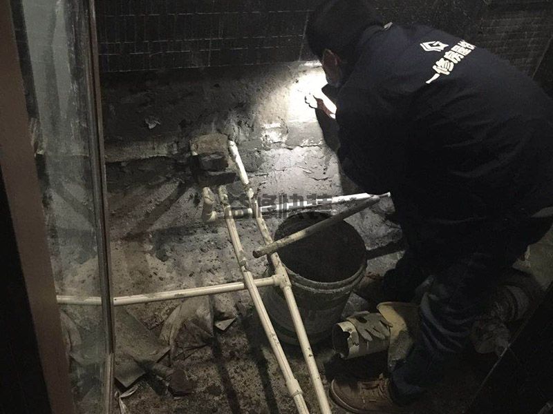 鹽田區(qū)衛(wèi)生間漏水到樓下怎么辦_深圳鹽田區(qū)廁所漏水維修需要多少錢(圖1)