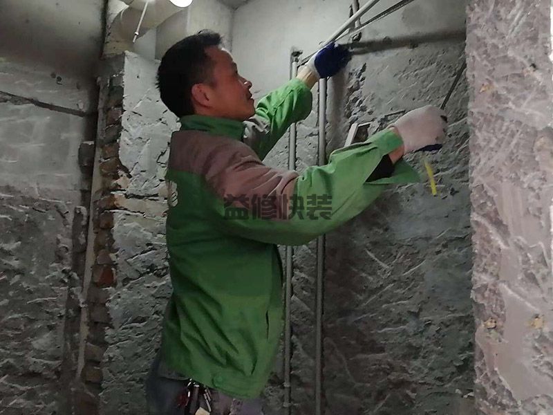 櫥柜底部的下水管漏水怎么辦,割斷位置正好與接口的另外的一個(gè)(圖1)