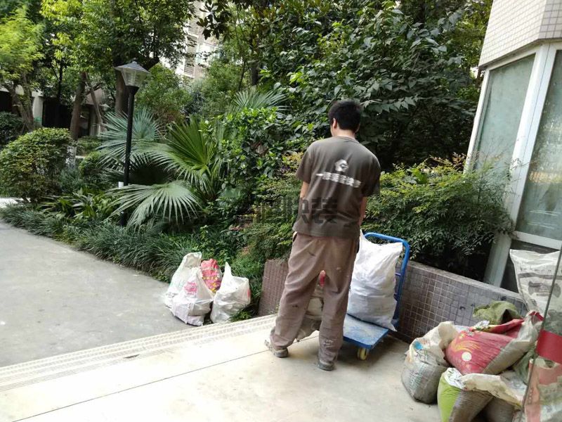 濟南槐蔭區廁所貼瓷磚和建渣處理(圖2) 濟南槐蔭區廁所貼瓷磚和建渣處理(圖2)