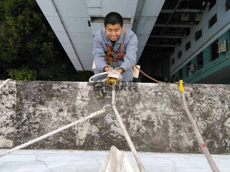 臥室地面裝修用什么材料好,復合地板是近幾年來流行(圖1)