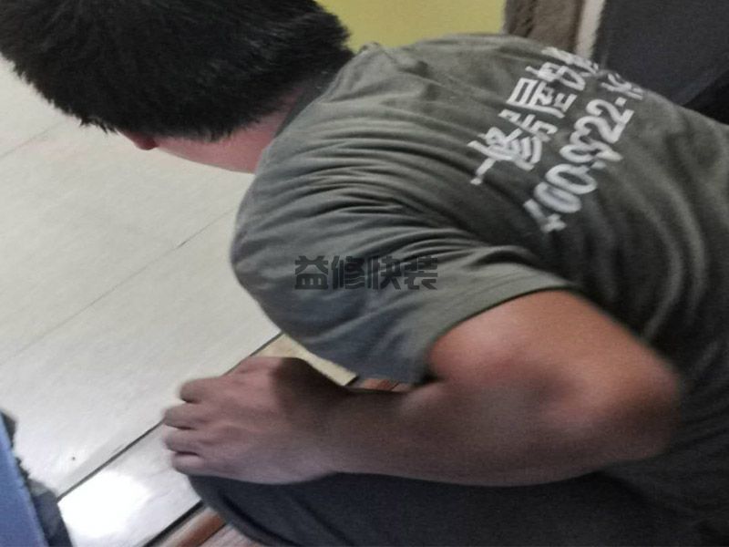老樓陽(yáng)臺(tái)改造費(fèi)用多少,具體的要看你想怎么裝修了