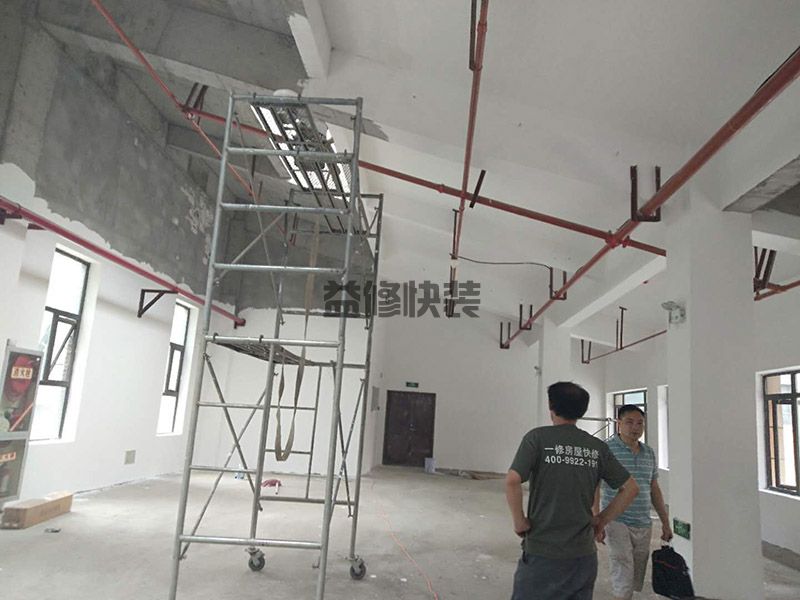 復(fù)式樓兩個陽臺怎么設(shè)計(jì),較為常用的材料有強(qiáng)化木地板(圖2)