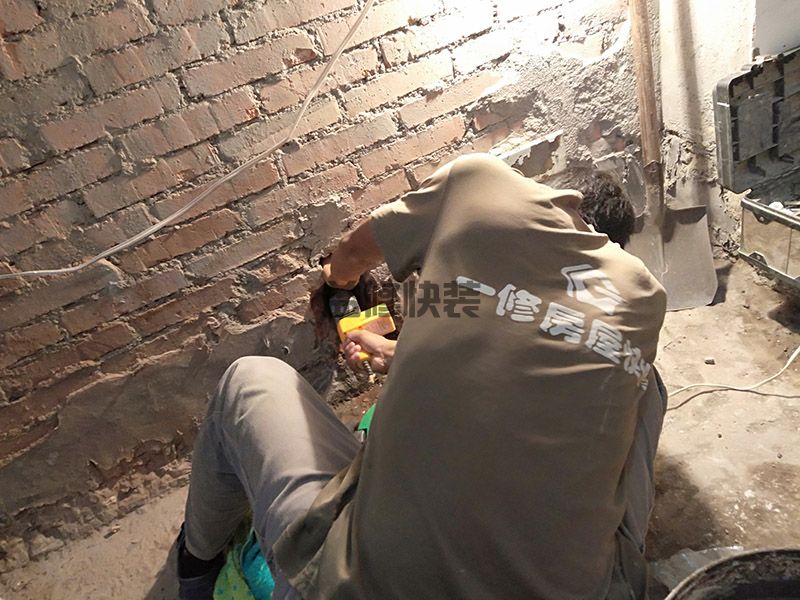 客廳窄陽臺(tái)怎么利用,把陽臺(tái)作為一個(gè)存放雜物的貨房(圖2)
