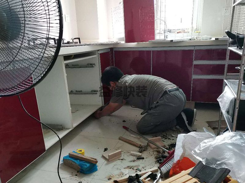 贛州上猶縣秀廚房柜門,客廳改造,門窗維修(圖1) 贛州上猶縣秀廚房柜門,客廳改造,門窗維修(圖1)