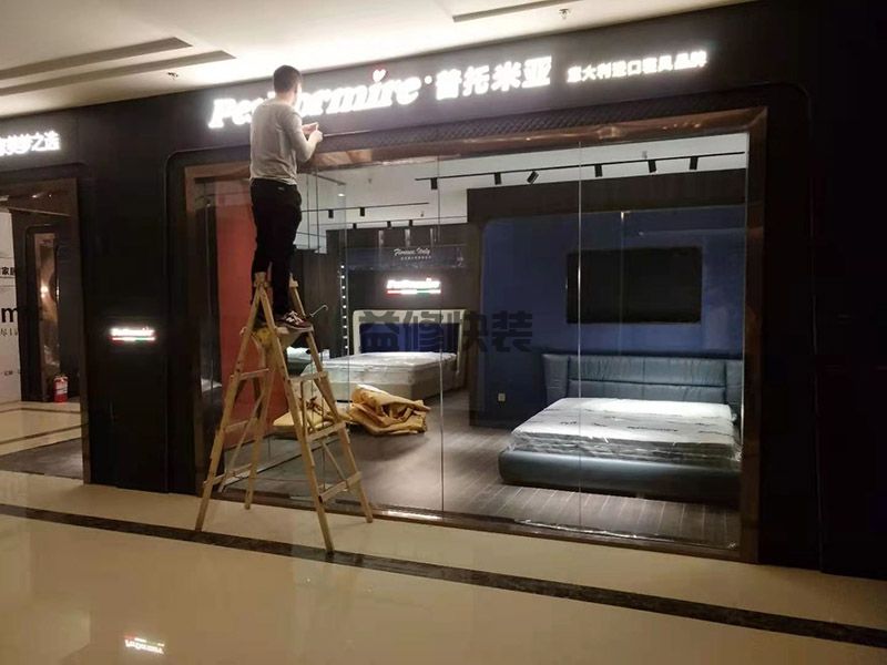 廣安岳池縣門店裝修翻新,水電改造,燈具安裝(圖3) 廣安岳池縣門店裝修翻新,水電改造,燈具安裝(圖3)