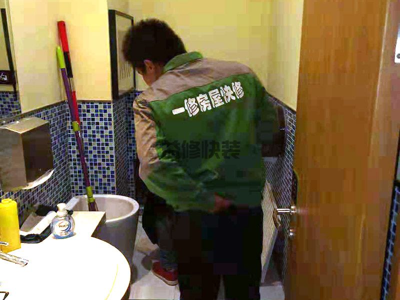 泉州市玻璃門維修安裝公司報價方案_泉州市玻璃門維修安裝施工上門服務(圖4)