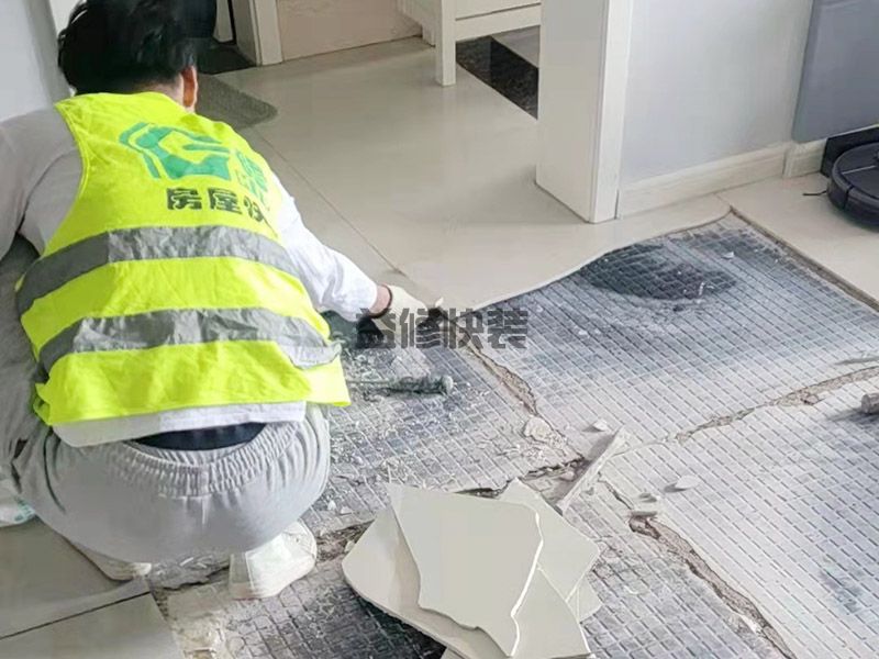 周口鹿邑縣客廳地磚拆除,舊房翻新,墻面修補(圖1) 周口鹿邑縣客廳地磚拆除,舊房翻新,墻面修補(圖1)