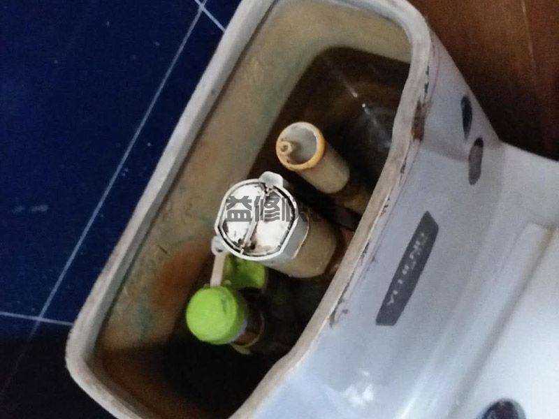 抽水馬桶水箱一直流水什么原因,怎樣輕松維修馬桶水箱漏水問題(圖3)